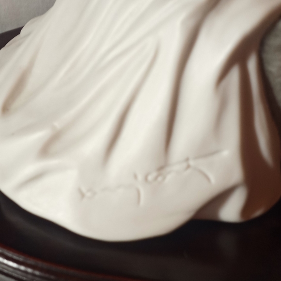 ICART Elegant Heirloom Tradition Collectible Figurine 2144-7,500 - Picture 9 of 10